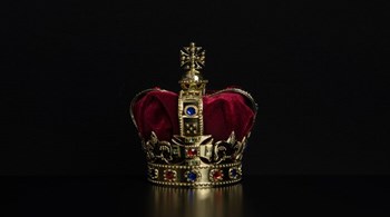 Golden crown on a black background.jpg